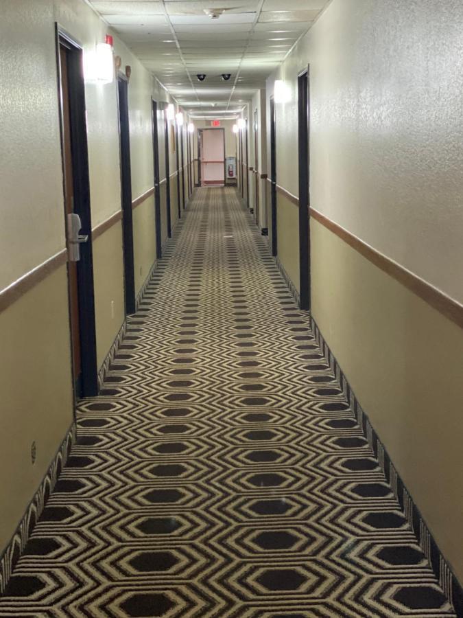 Super 8 By Wyndham Dixon Motel Екстериор снимка