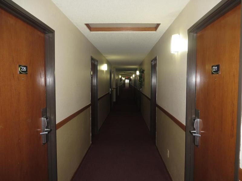 Super 8 By Wyndham Dixon Motel Екстериор снимка