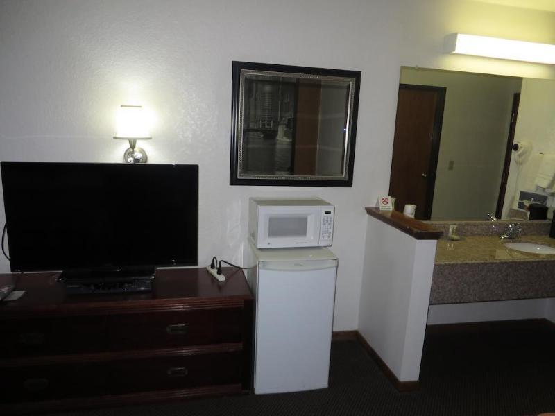 Super 8 By Wyndham Dixon Motel Екстериор снимка