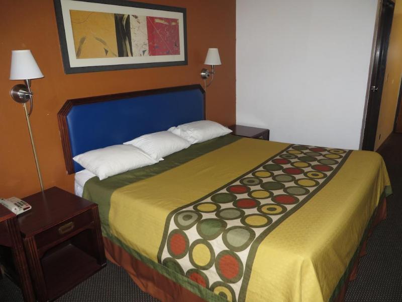 Super 8 By Wyndham Dixon Motel Екстериор снимка